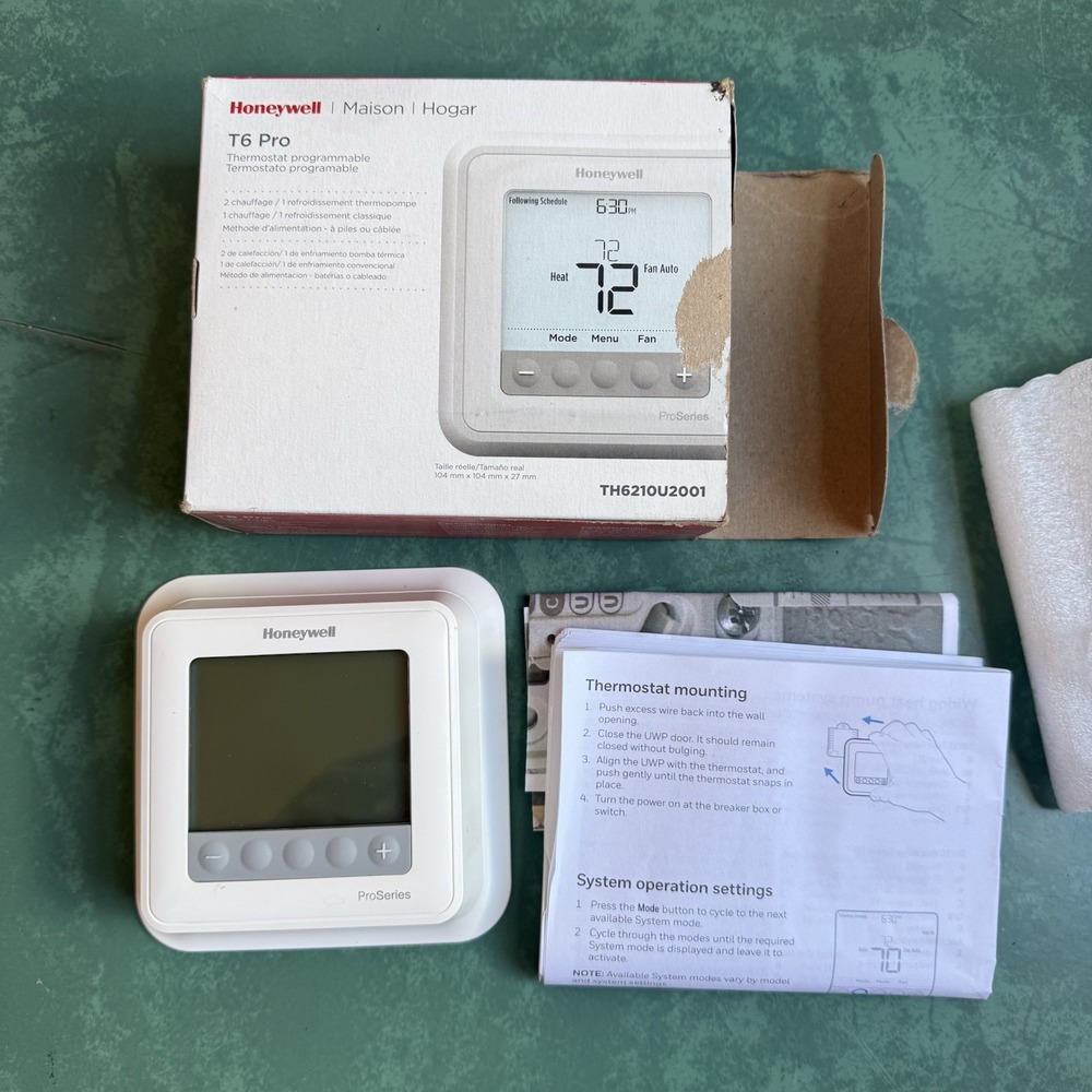 Honeywell T6 Pro Programmable Thermostat TH6210U2001. New in open box